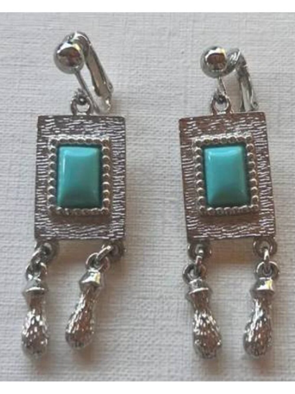 Vintage Sarah Coventry Faux Tourquoise Clip-ON Earrings